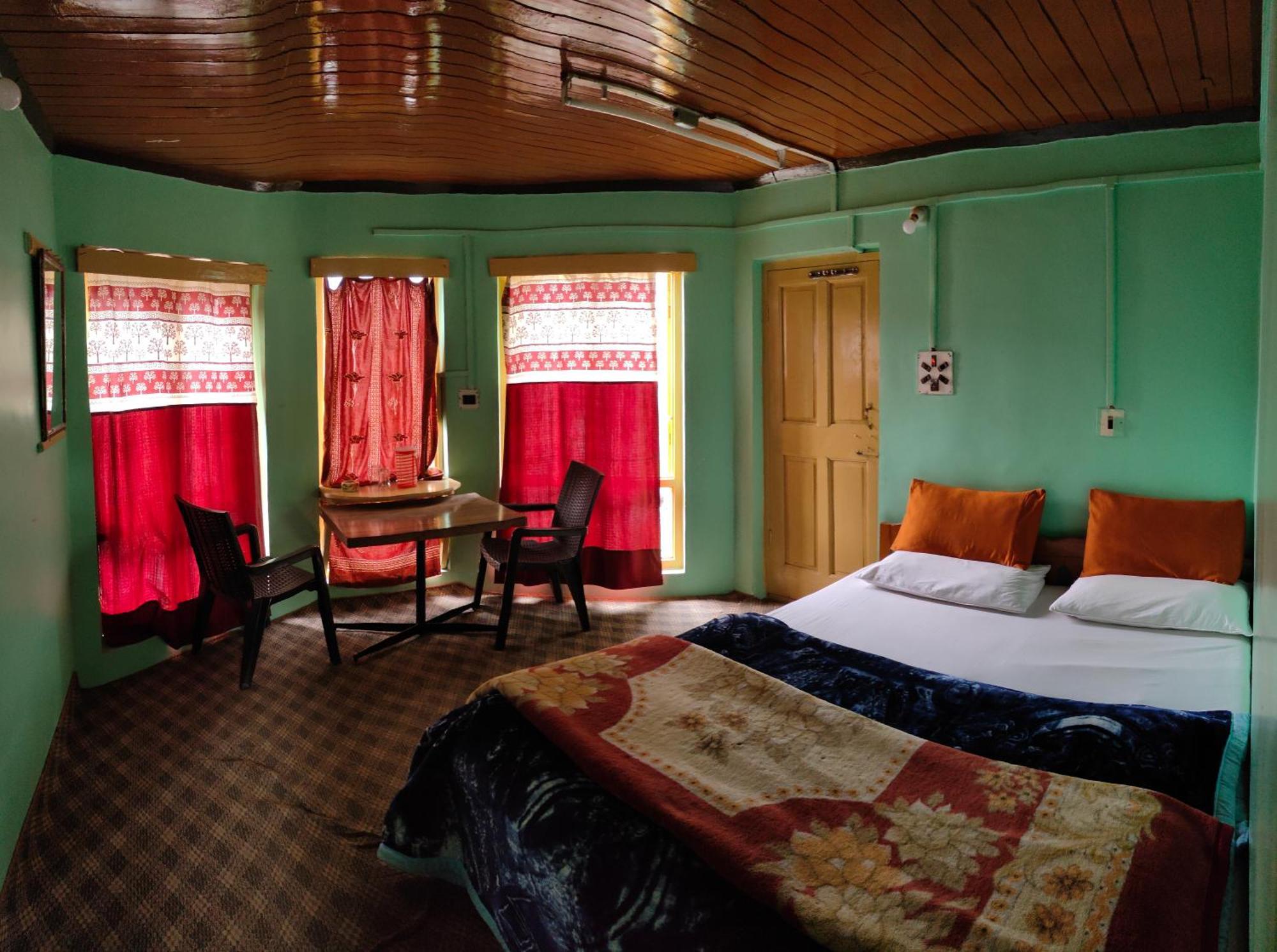 New Relax Inn, Pahalgam, 2 Km From Lidder Valley Eksteriør bilde